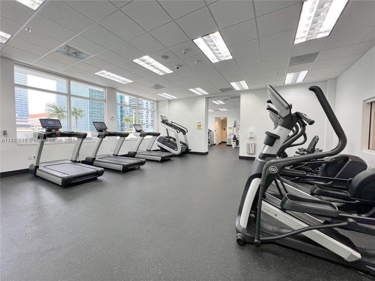 1200 Brickell Bay Dr, Unit 2007, Miami, FL 33131 Photo