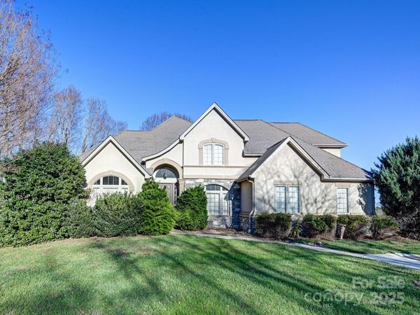 7 Round Robin Lane, Mills River, NC 28759
