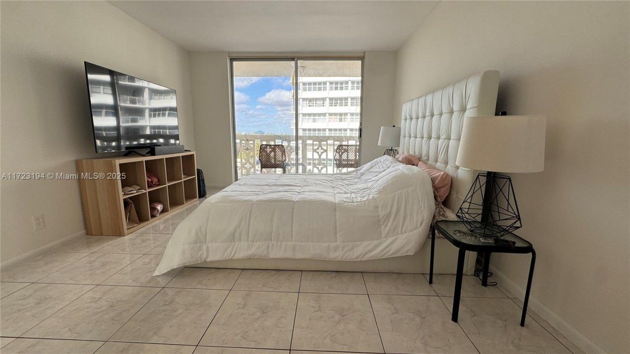 1825 S Ocean Dr, Unit 506, Hallandale Beach, FL 33009 Photo