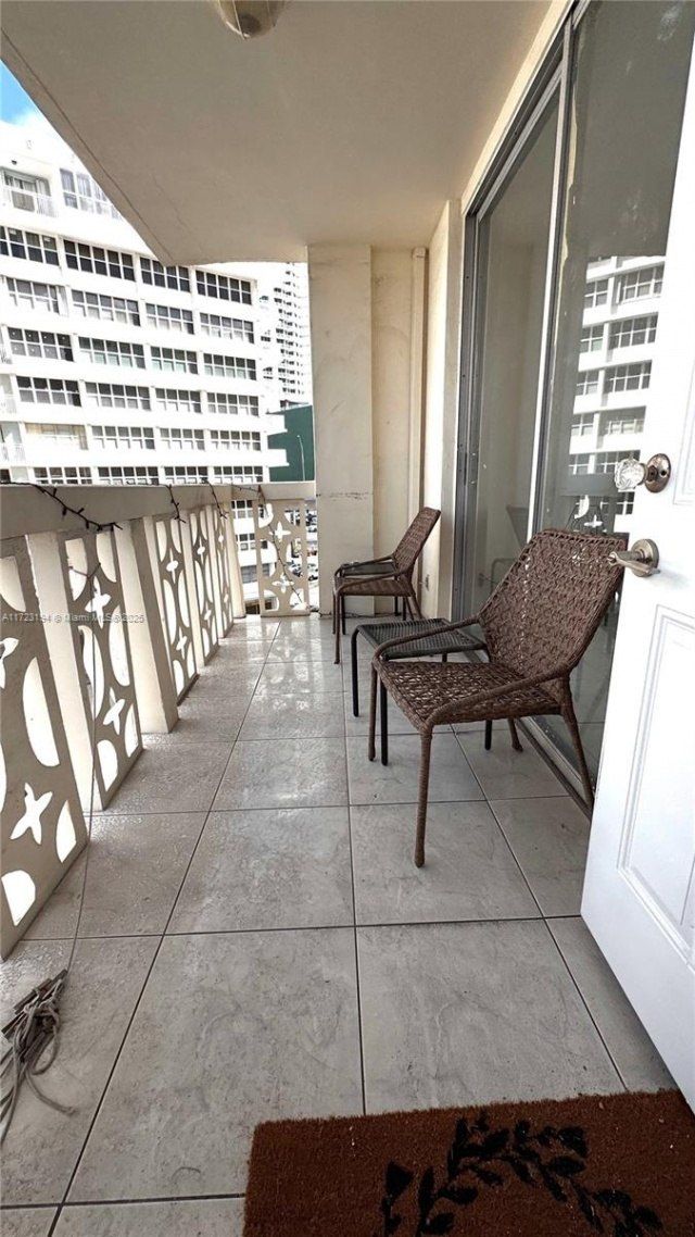 1825 S Ocean Dr, Unit 506, Hallandale Beach, FL 33009 Photo