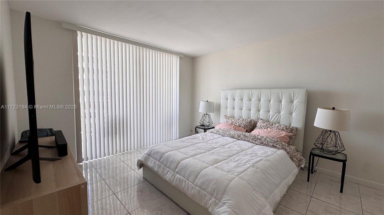 1825 S Ocean Dr, Unit 506, Hallandale Beach, FL 33009 Photo