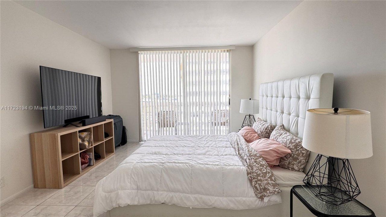 1825 S Ocean Dr, Unit 506, Hallandale Beach, FL 33009 Photo