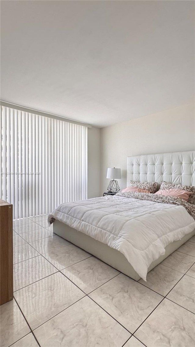 1825 S Ocean Dr, Unit 506, Hallandale Beach, FL 33009 Photo