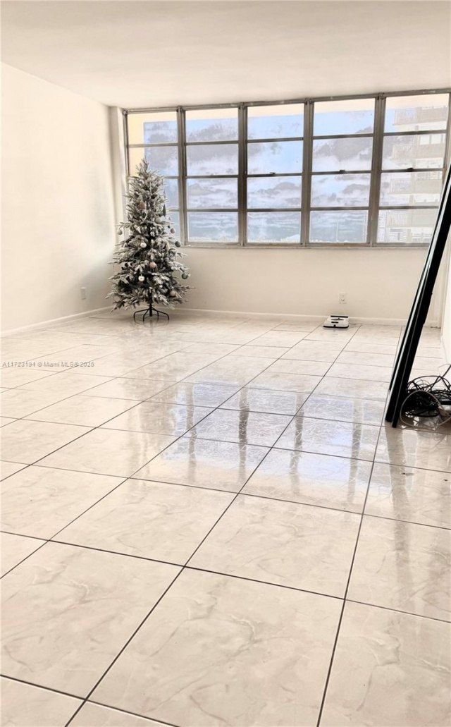 1825 S Ocean Dr, Unit 506, Hallandale Beach, FL 33009 Photo