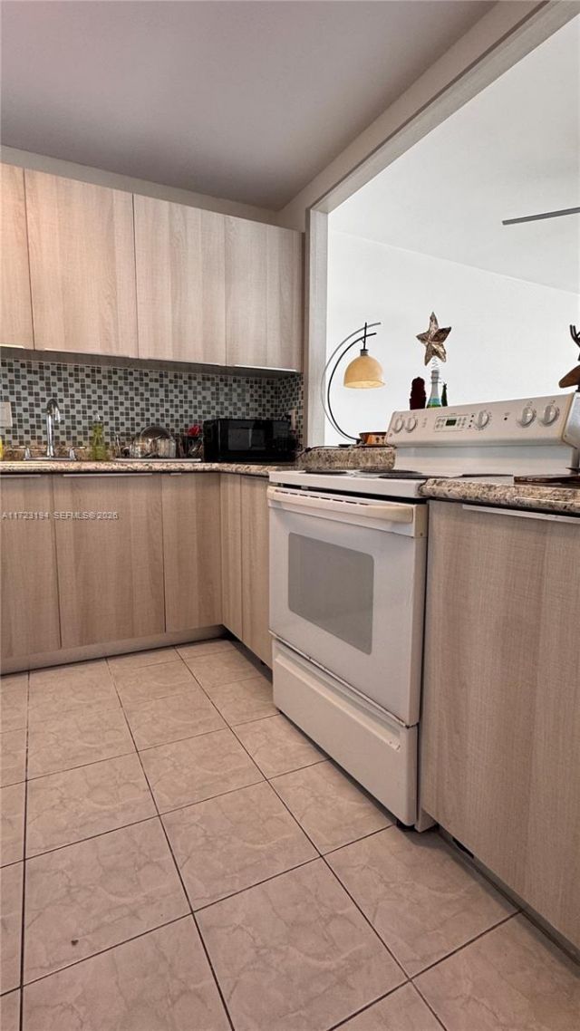 1825 S Ocean Dr, Unit 506, Hallandale Beach, FL 33009 Photo