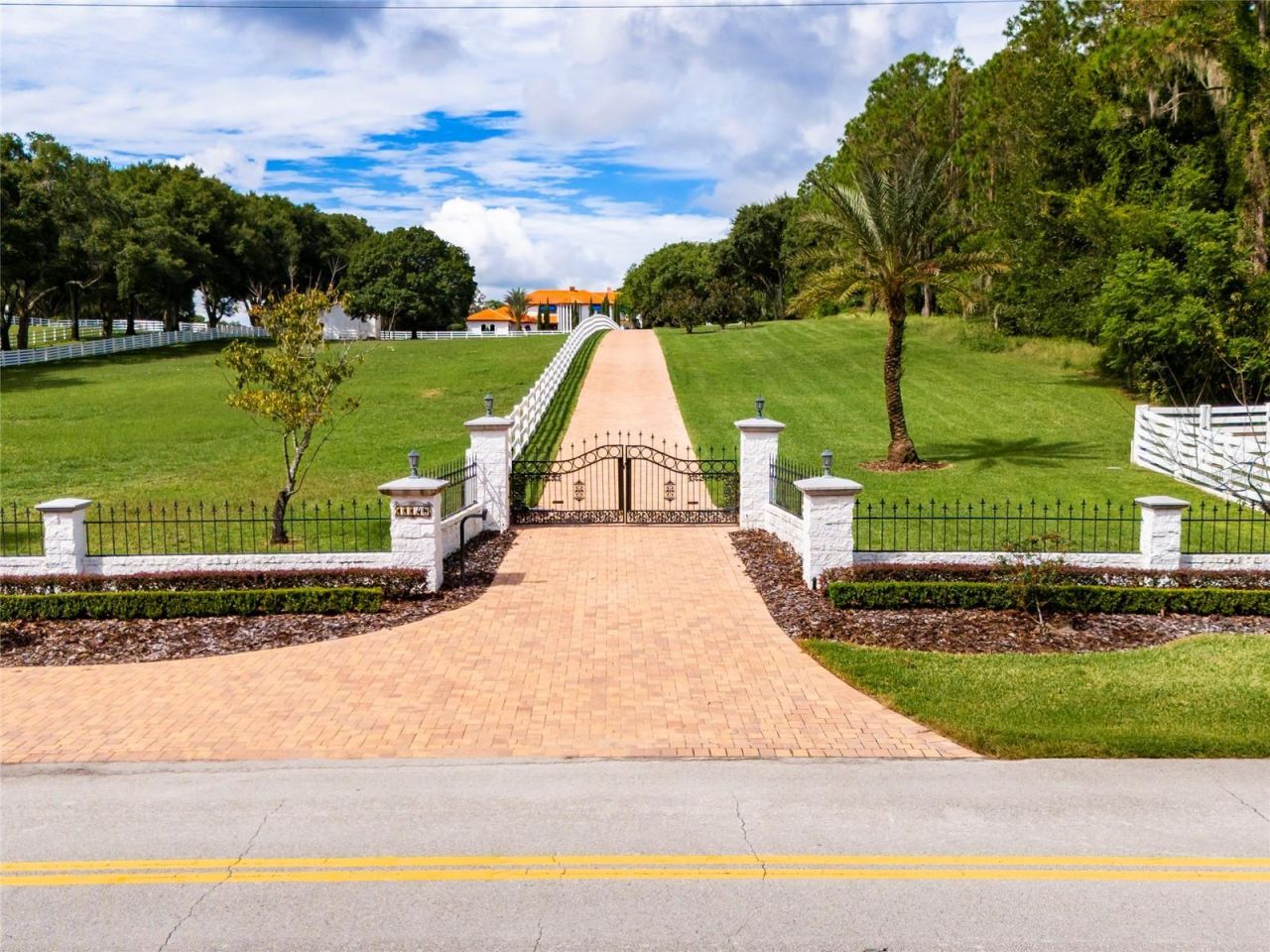 11148 Lane Park Road, Tavares, FL 32778 Photo