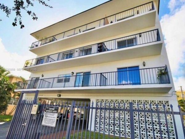 1960 Marseille Dr, Unit 204, Miami Beach, FL 33141