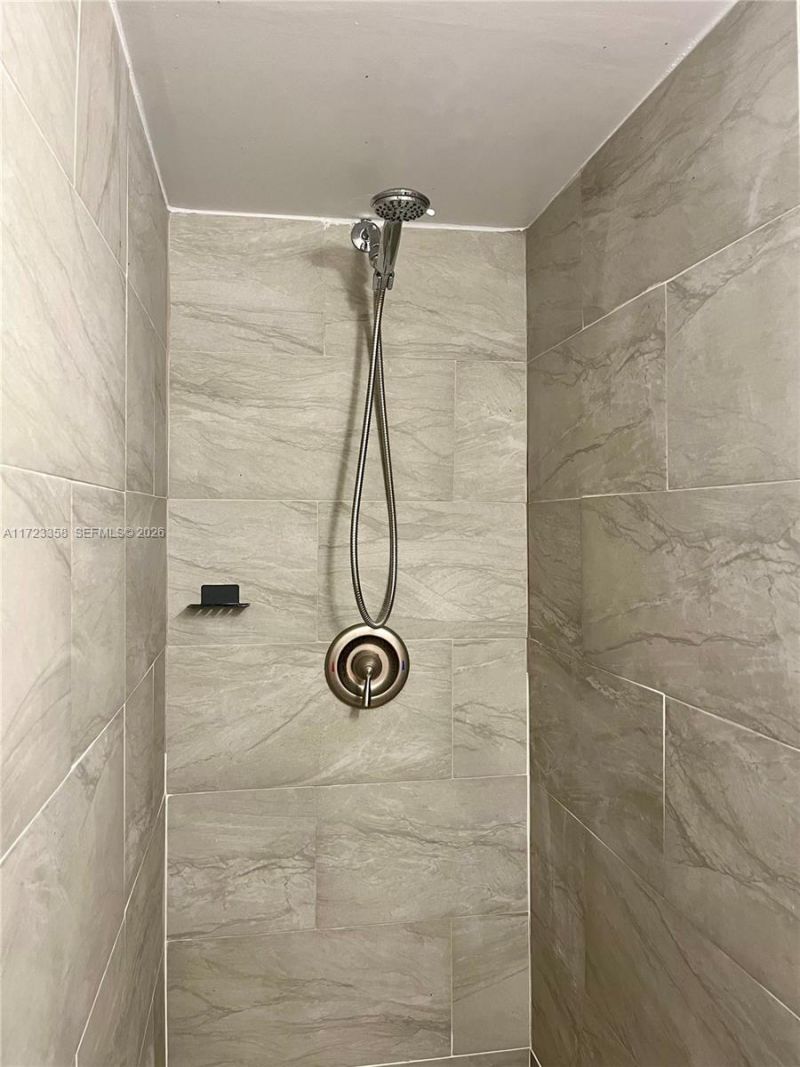 1960 Marseille Dr, Unit 204, Miami Beach, FL 33141 Photo