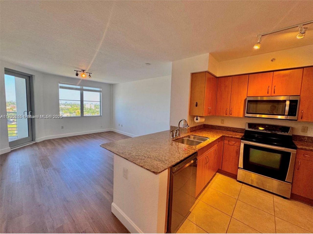 1830 Radius Dr, Unit 810, Hollywood, FL 33020 Photo