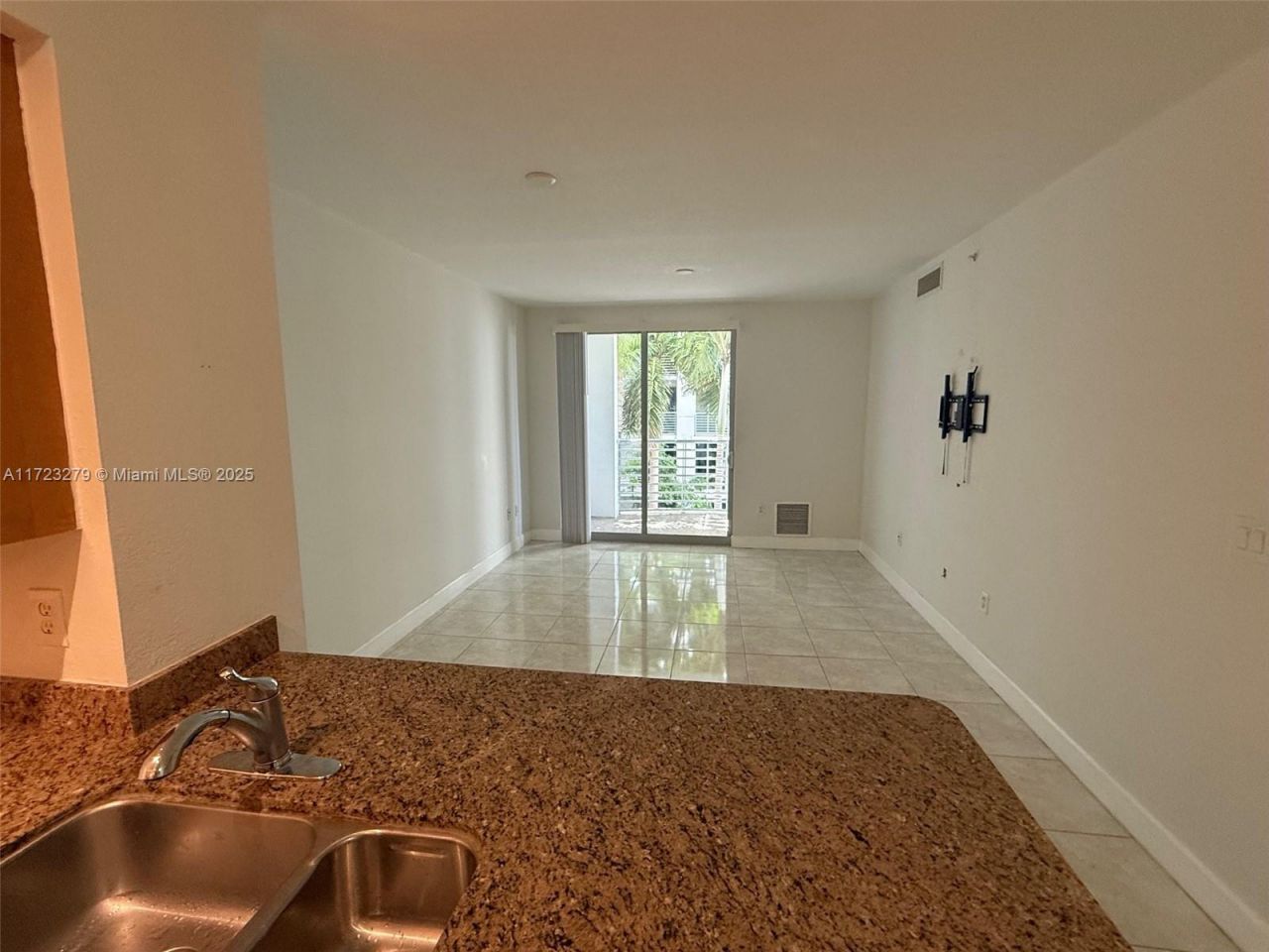 1830 Radius Dr, Unit 421, Hollywood, FL 33020 Photo