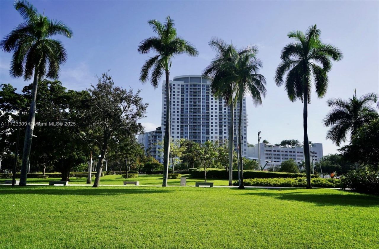 1830 Radius Dr, Unit 516, Hollywood, FL 33020 Photo