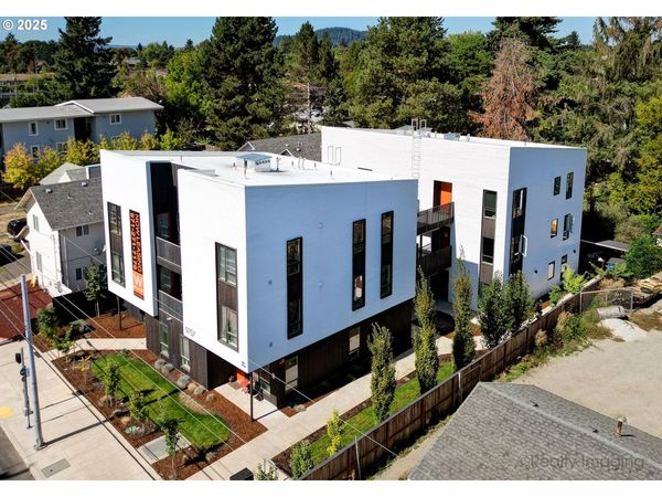 9757 SE HOLGATE BLVD, Portland, OR 97266