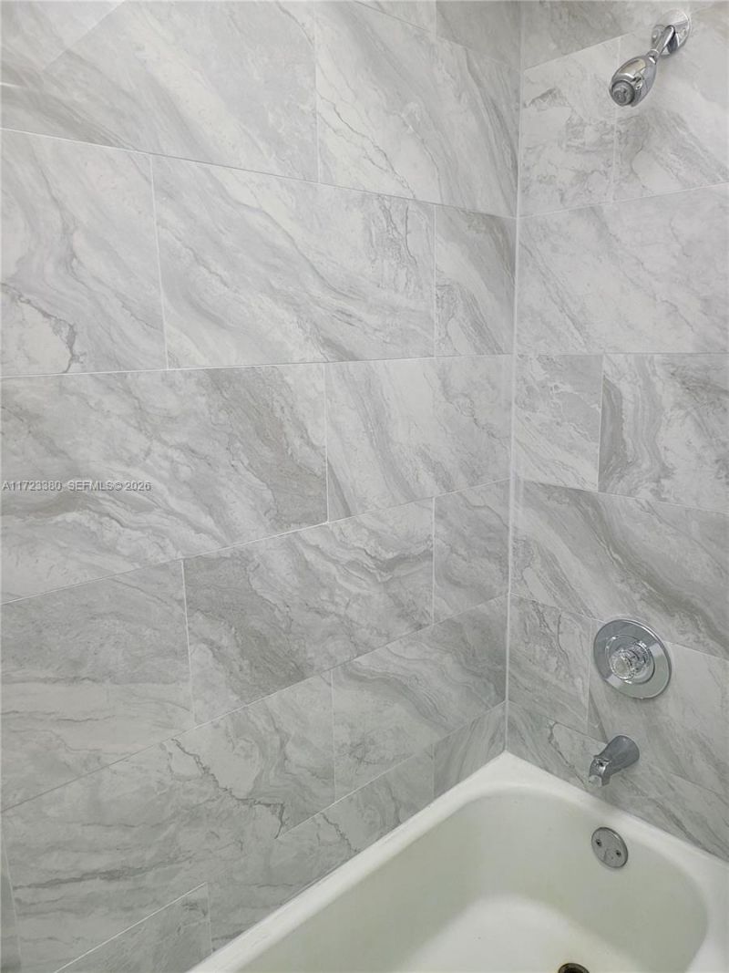 3750 Inverrary Dr, Unit 2Y, Lauderhill, FL 33319 Photo