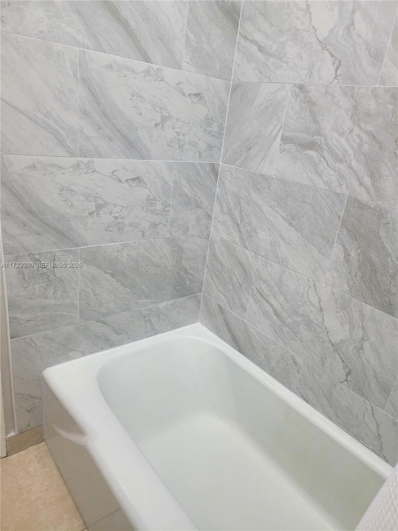 3750 Inverrary Dr, Unit 2Y, Lauderhill, FL 33319 Photo