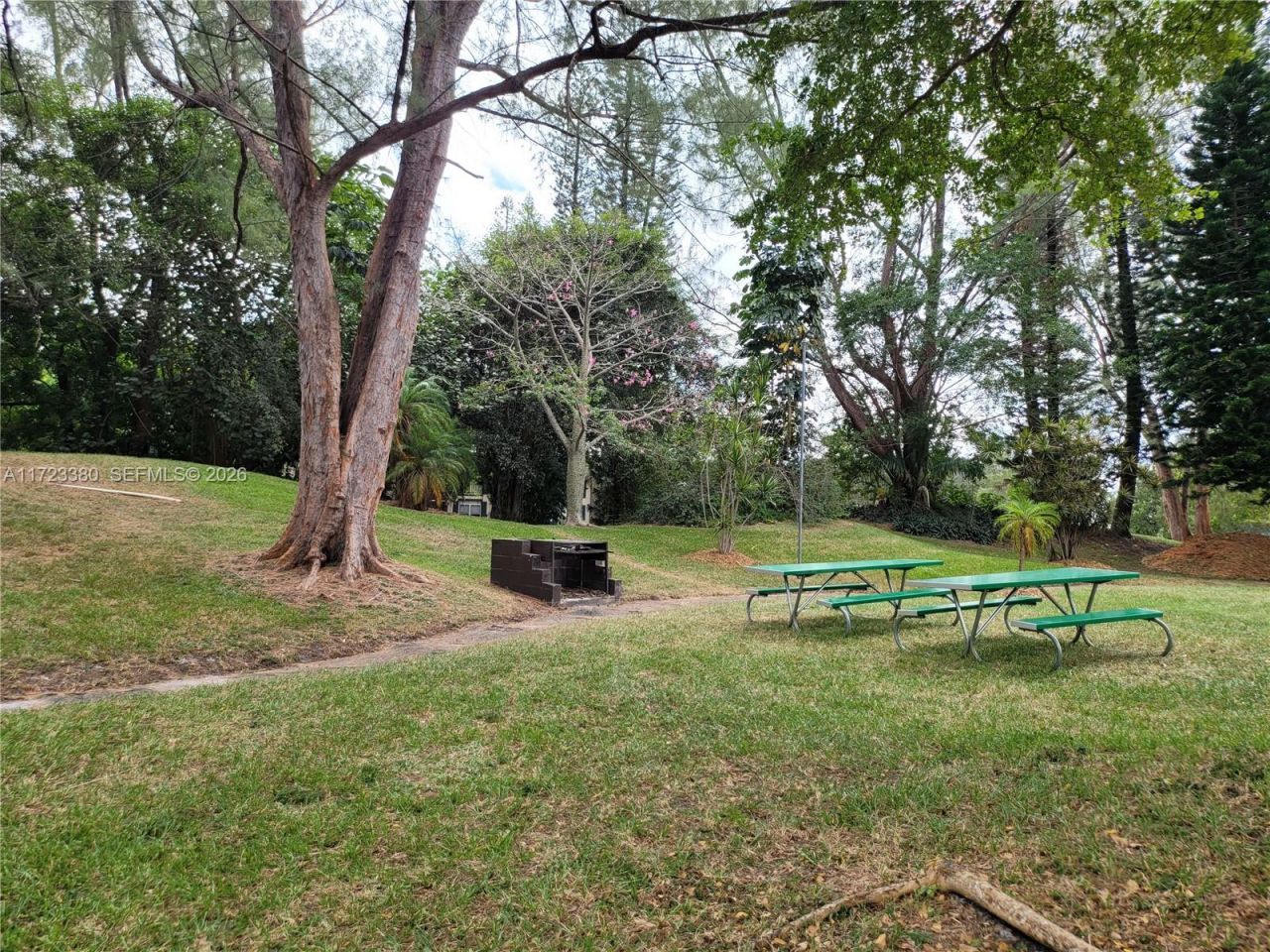 3750 Inverrary Dr, Unit 2Y, Lauderhill, FL 33319 Photo