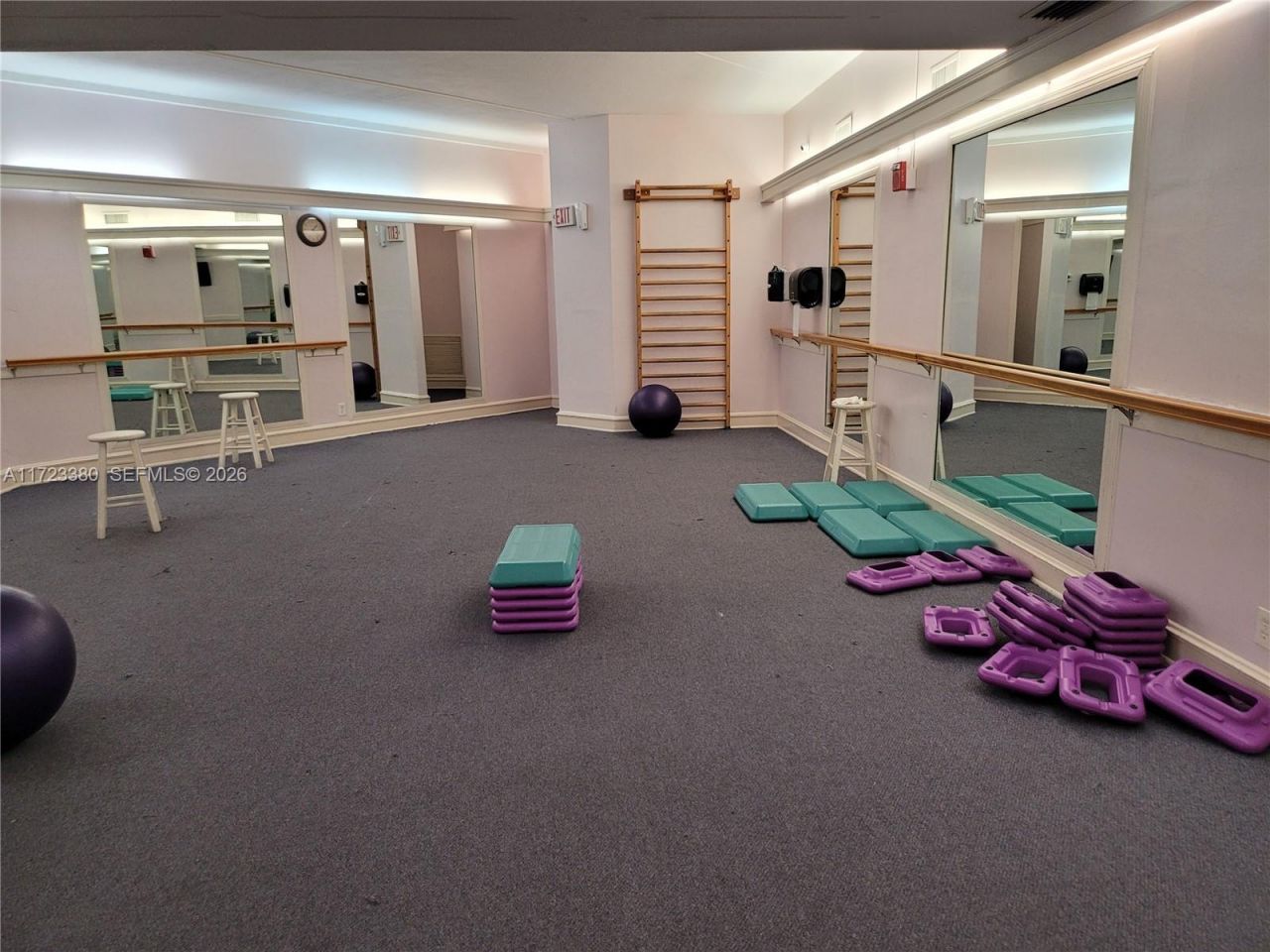 3750 Inverrary Dr, Unit 2Y, Lauderhill, FL 33319 Photo