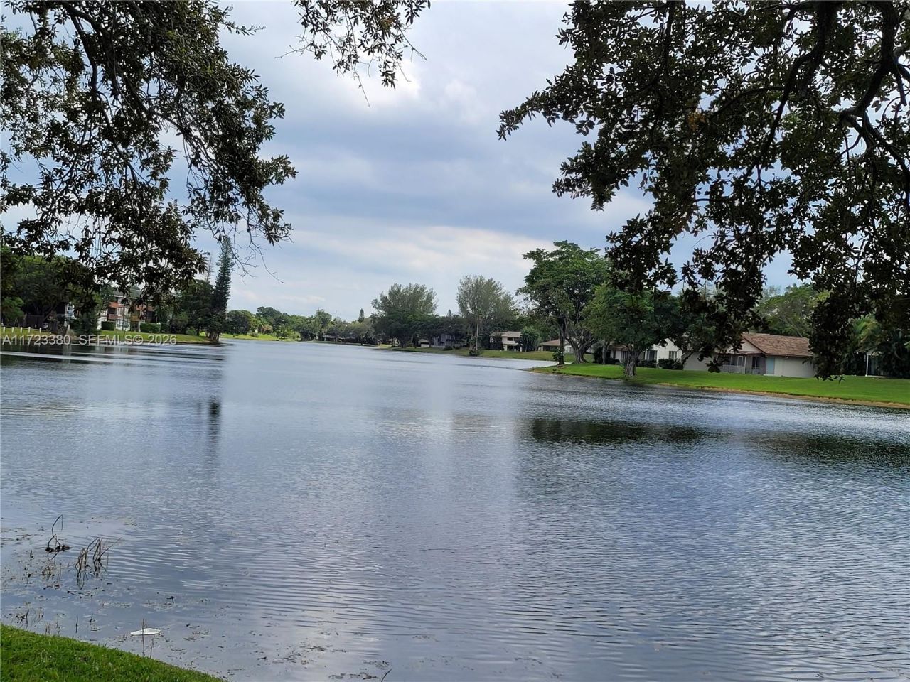 3750 Inverrary Dr, Unit 2Y, Lauderhill, FL 33319 Photo