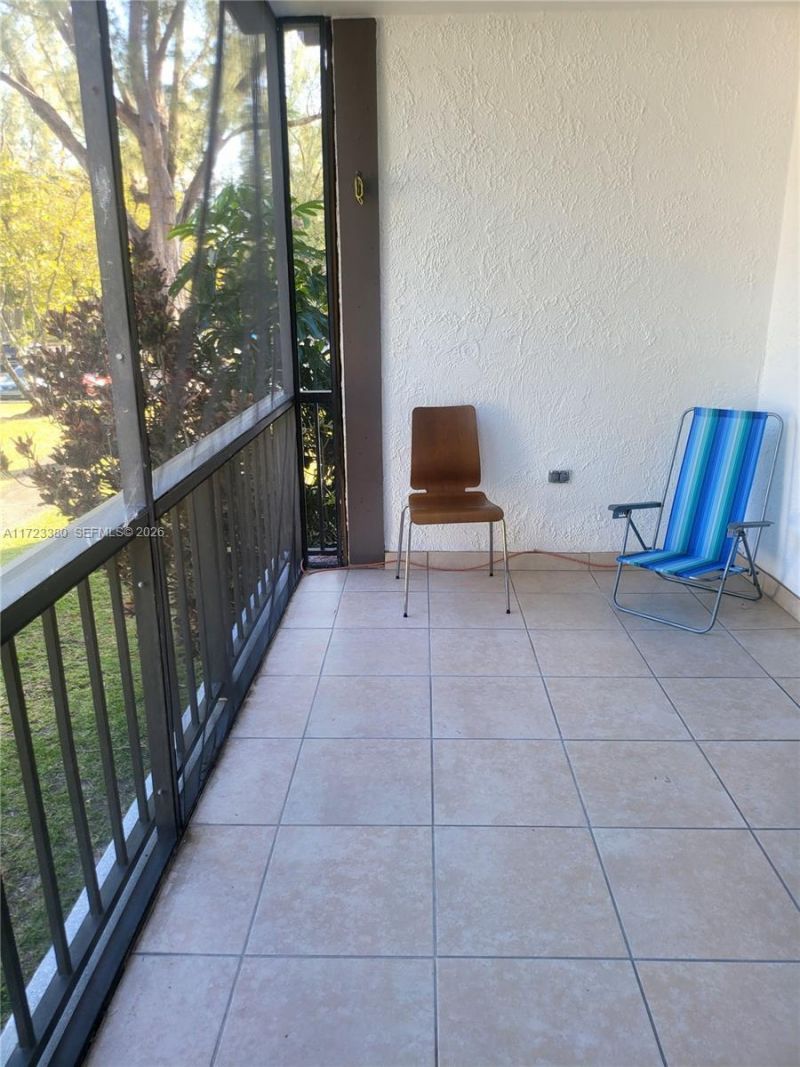 3750 Inverrary Dr, Unit 2Y, Lauderhill, FL 33319 Photo