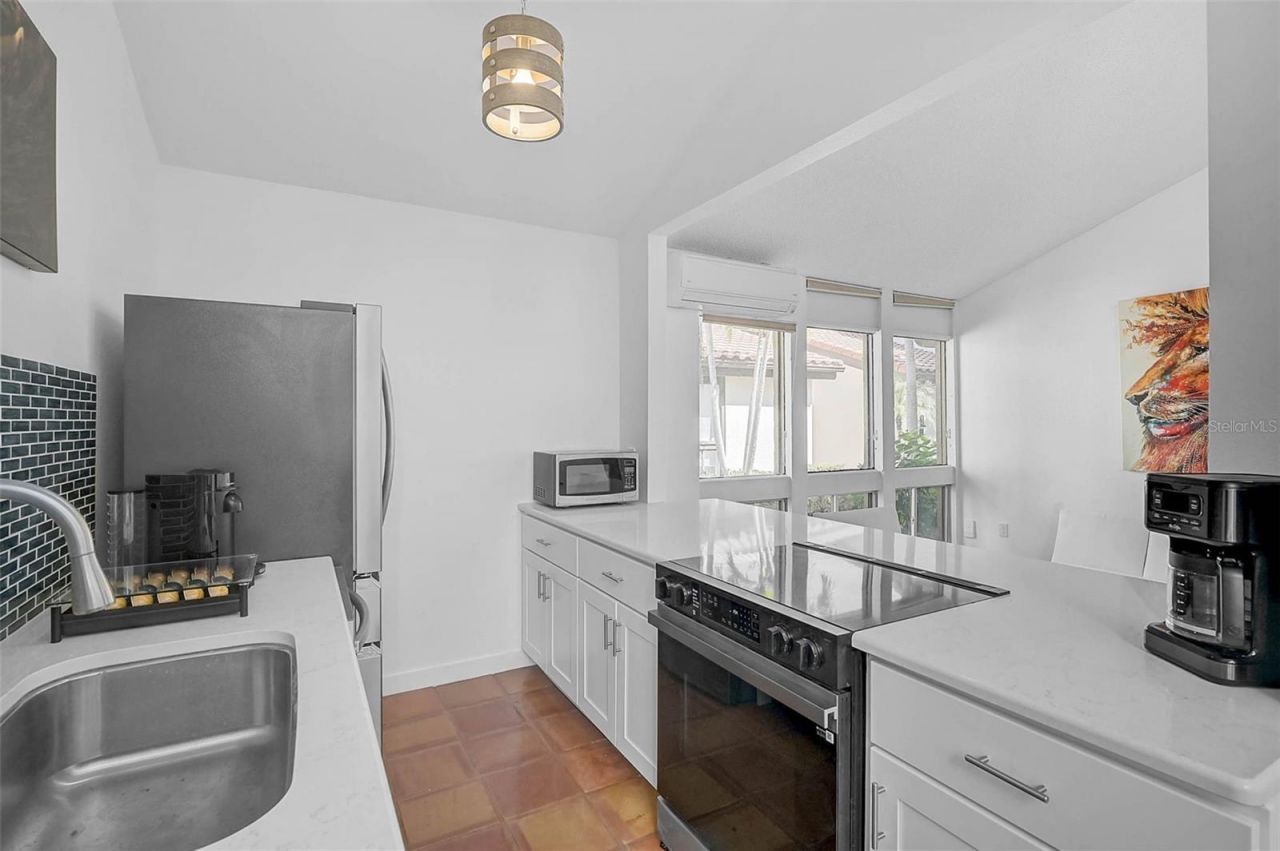 800 S Blvd Of Presidents, Unit 12, Sarasota, FL 34236 Photo