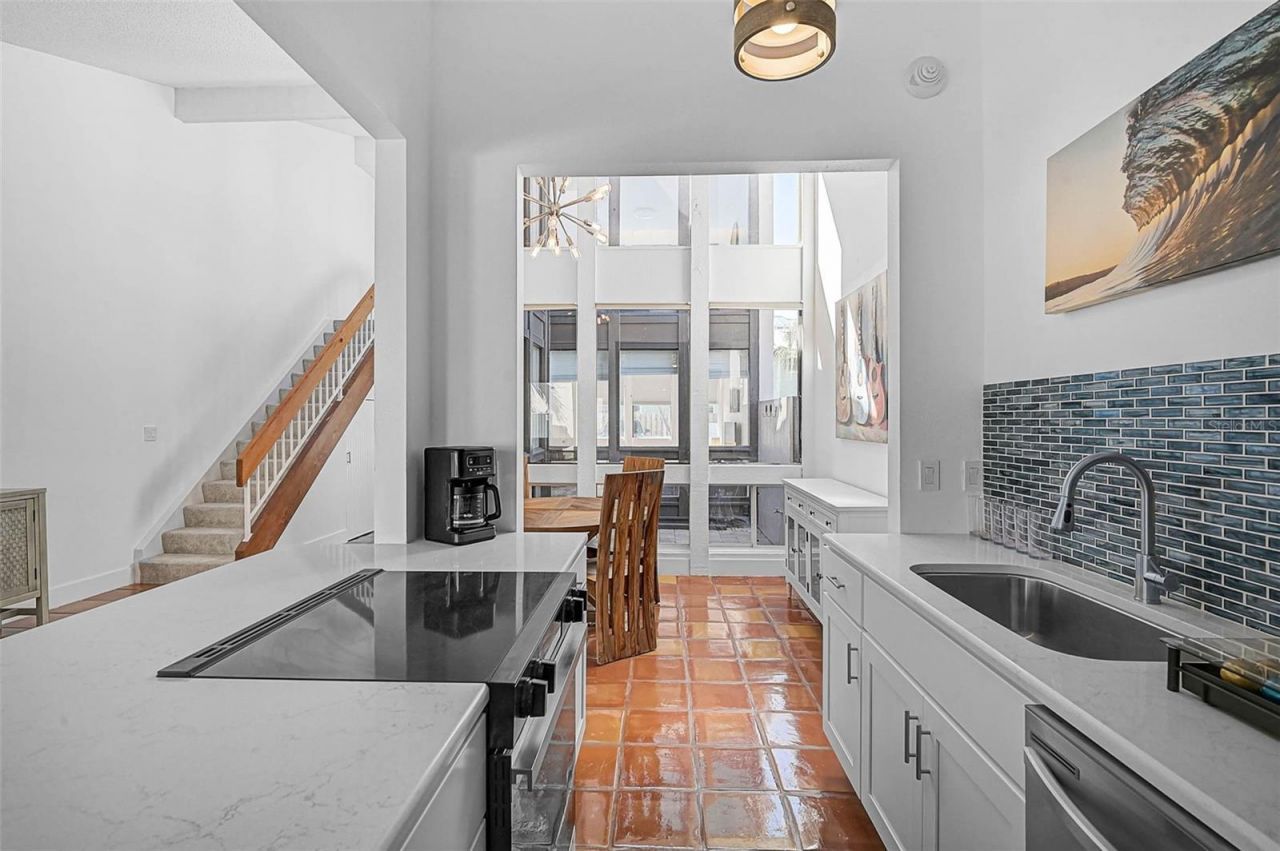 800 S Blvd Of Presidents, Unit 12, Sarasota, FL 34236 Photo