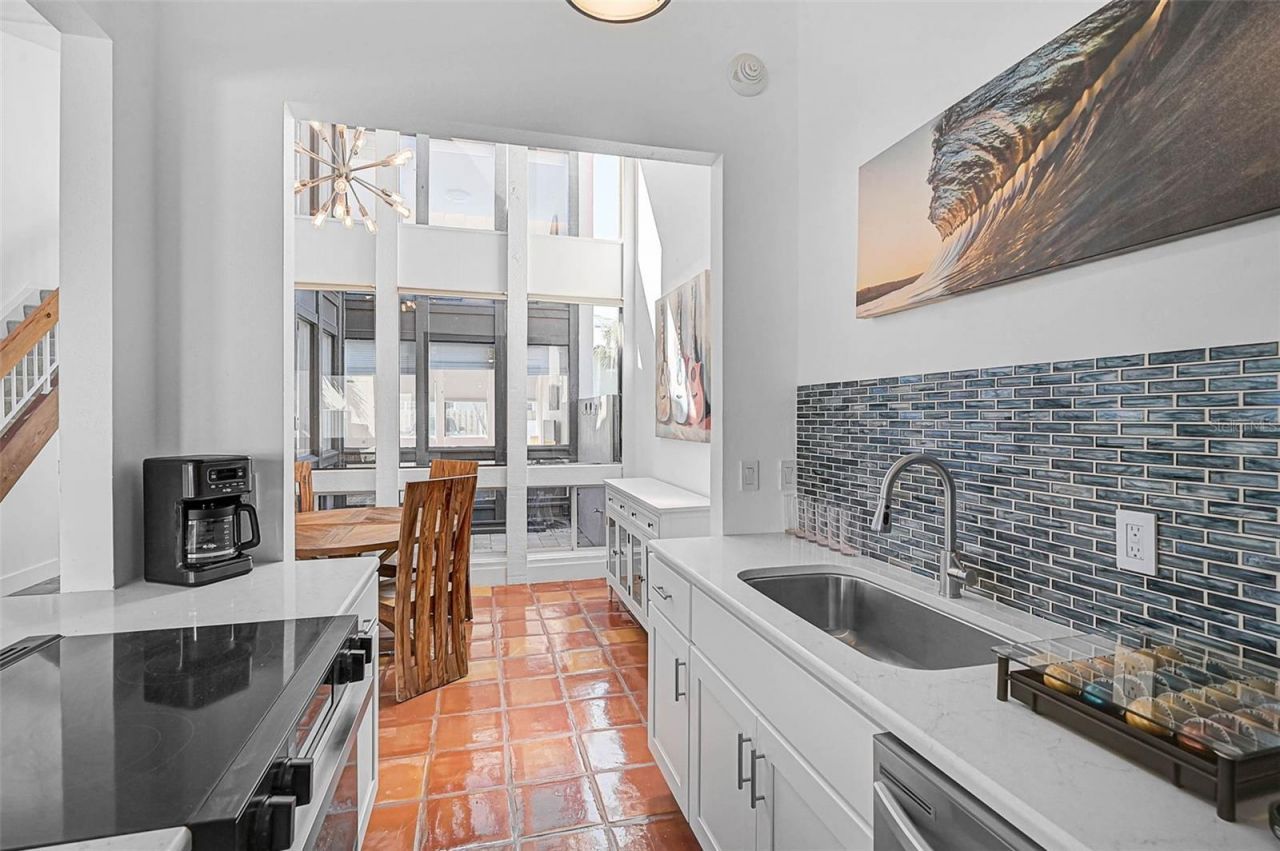 800 S Blvd Of Presidents, Unit 12, Sarasota, FL 34236 Photo