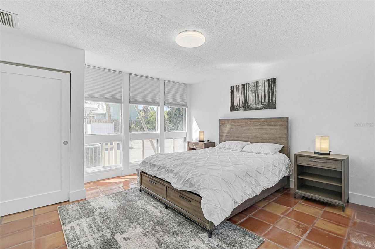 800 S Blvd Of Presidents, Unit 12, Sarasota, FL 34236 Photo