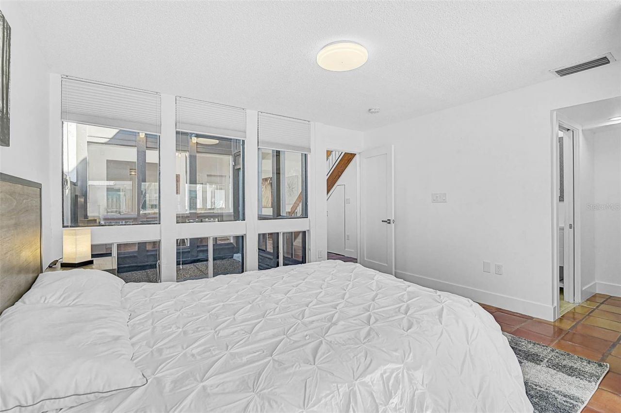 800 S Blvd Of Presidents, Unit 12, Sarasota, FL 34236 Photo