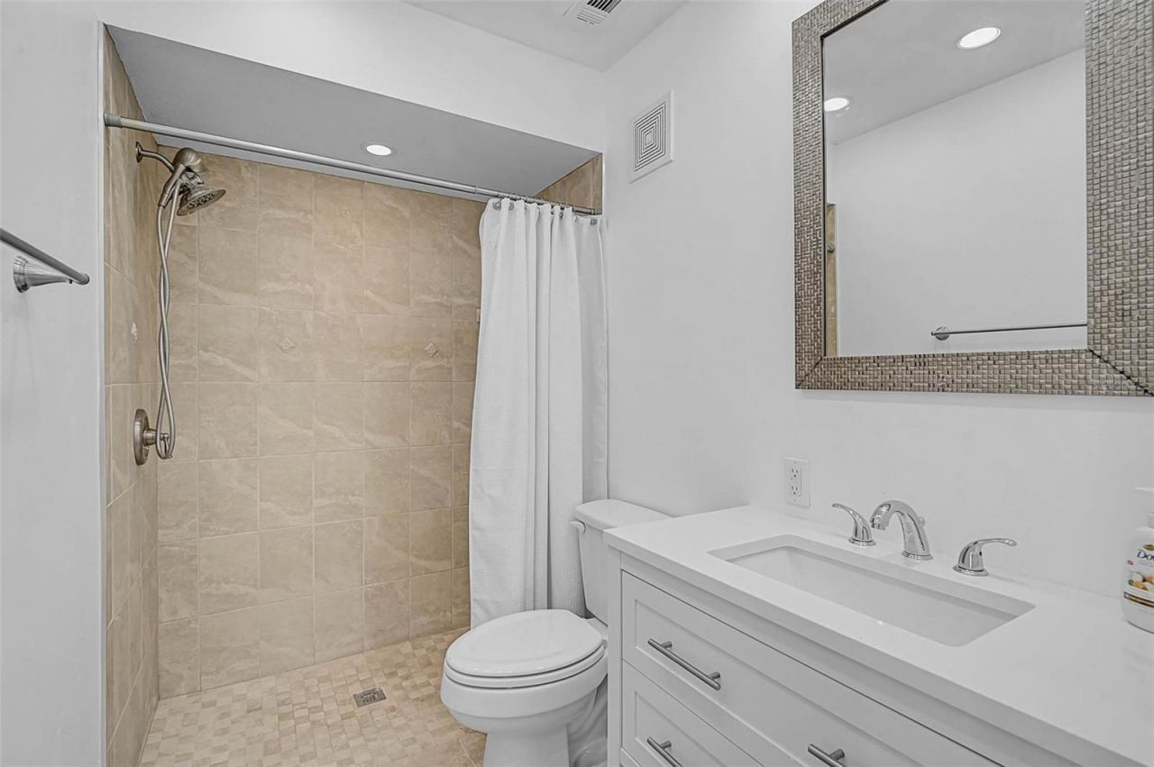 800 S Blvd Of Presidents, Unit 12, Sarasota, FL 34236 Photo