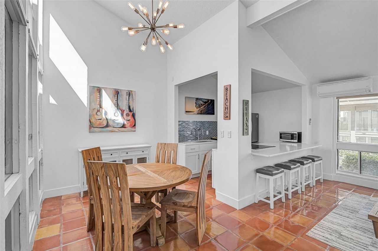 800 S Blvd Of Presidents, Unit 12, Sarasota, FL 34236 Photo