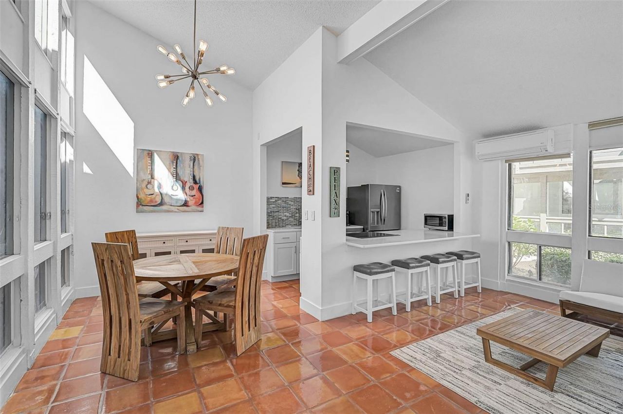 800 S Blvd Of Presidents, Unit 12, Sarasota, FL 34236 Photo