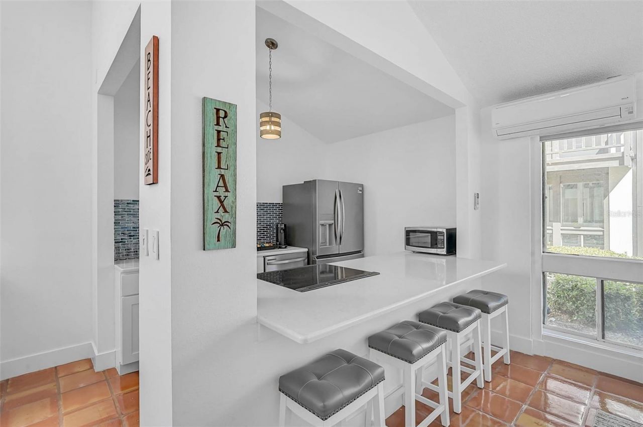 800 S Blvd Of Presidents, Unit 12, Sarasota, FL 34236 Photo