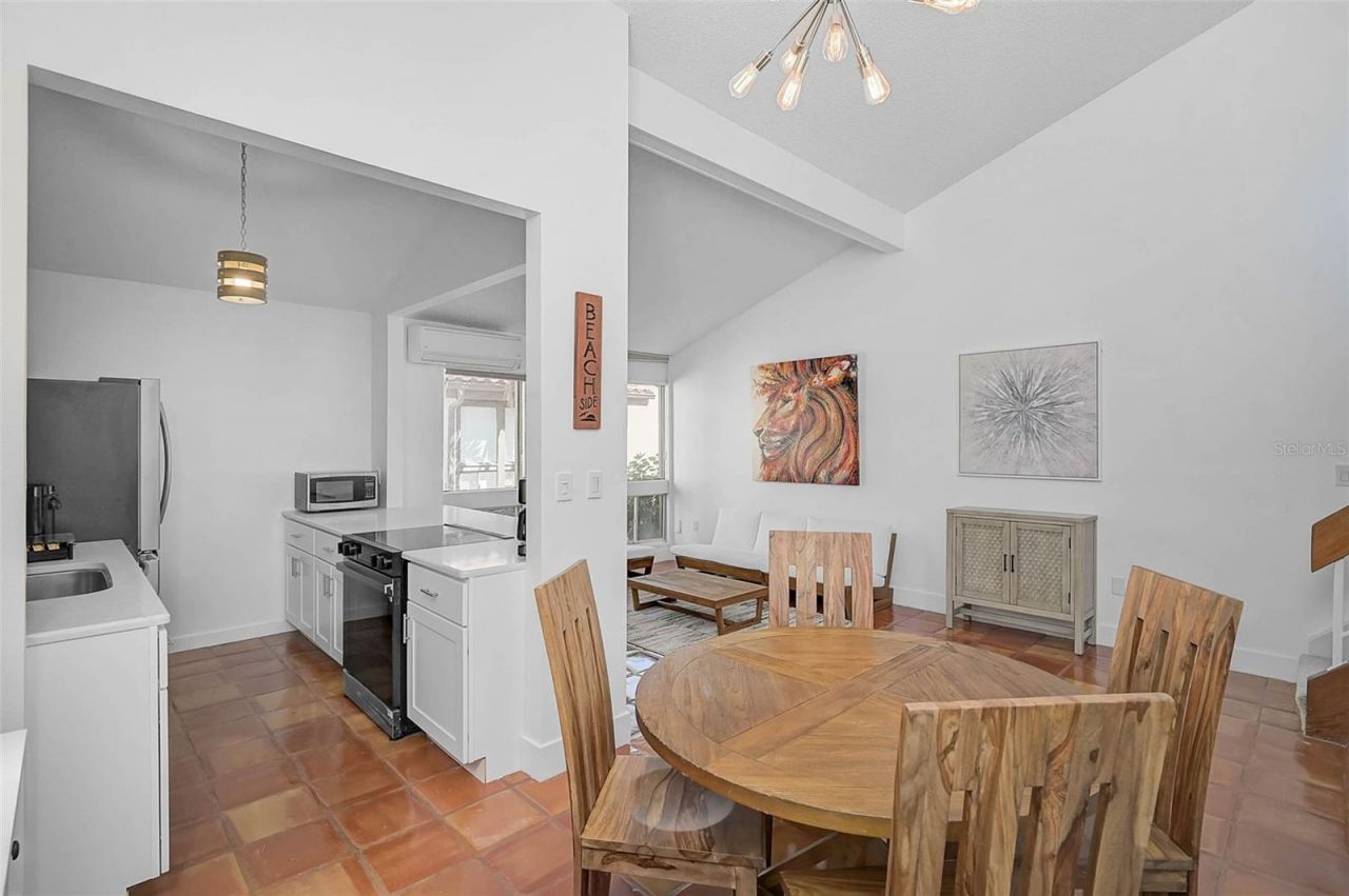 800 S Blvd Of Presidents, Unit 12, Sarasota, FL 34236 Photo