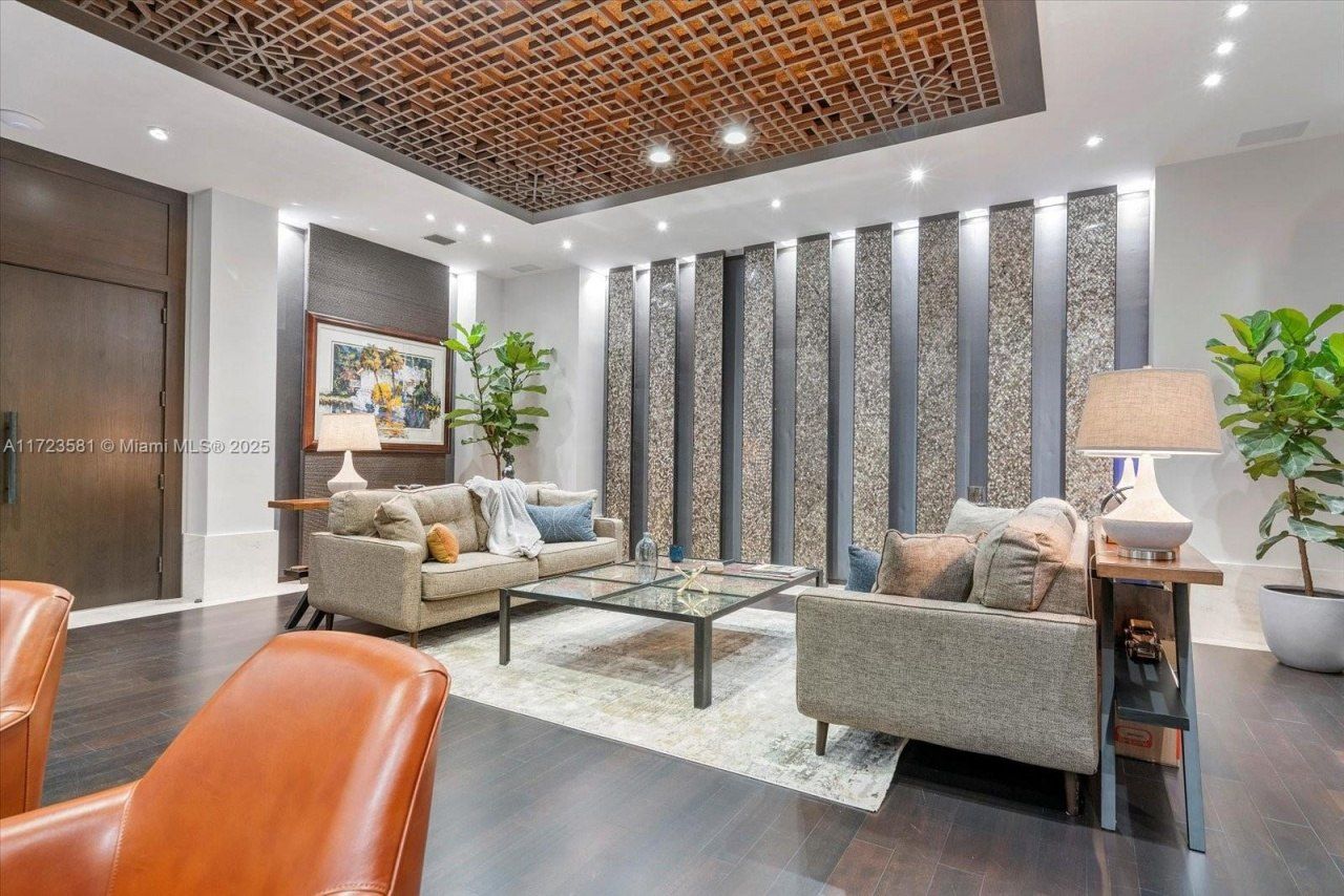 2404 Hollywood Blvd, Hollywood, FL 33020 Photo