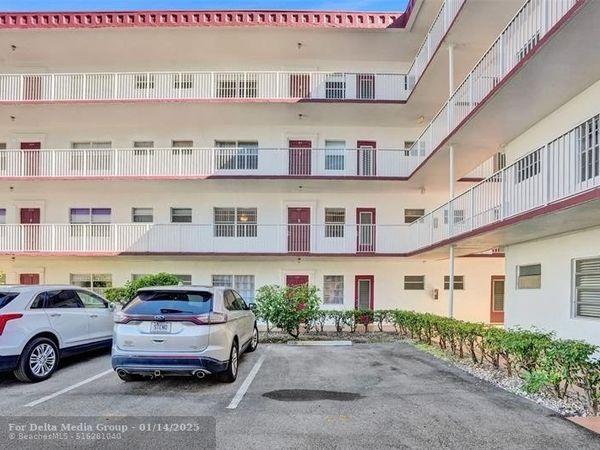 4270 NW 40th St, Unit 211, Lauderdale Lakes, FL 33319