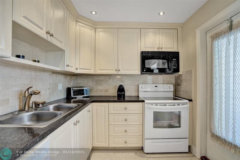 4270 NW 40th Street, Unit 211, Lauderdale Lakes, FL 33319 Photo