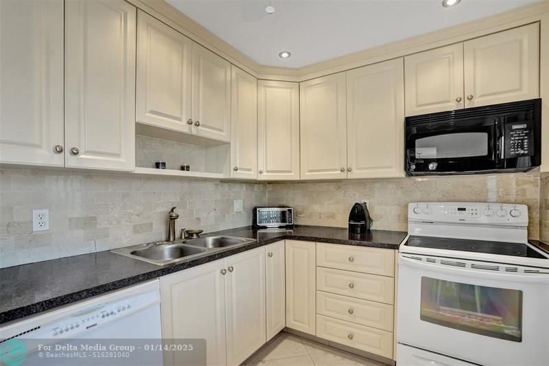 4270 NW 40th Street, Unit 211, Lauderdale Lakes, FL 33319 Photo