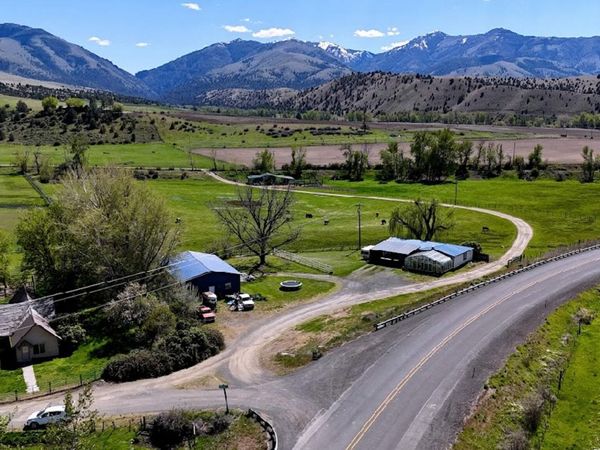 55550 McKern Lane, Mount Vernon, OR 97865