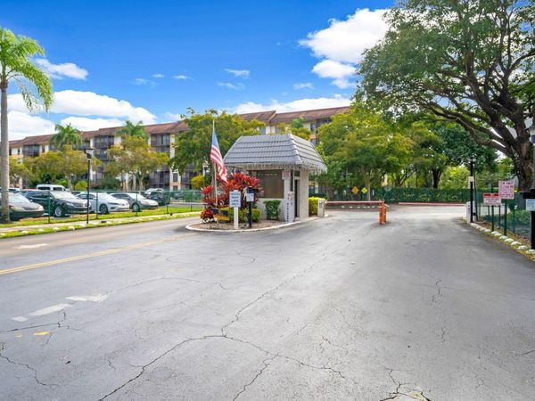 5900 NW 44th Street, Unit 106, Lauderhill, FL 33319