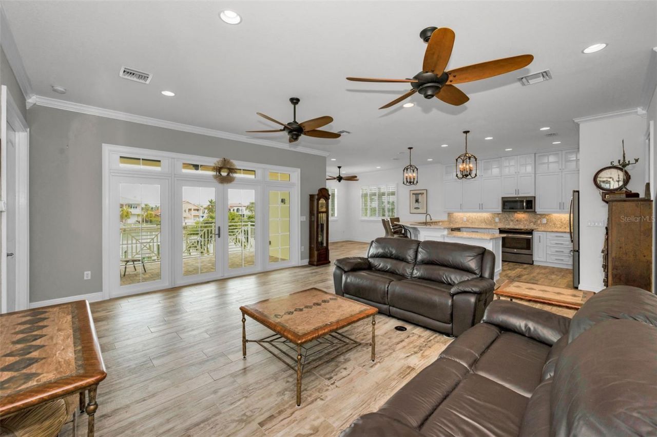 11325 5th Street E, Treasure Island, FL 33706 Photo