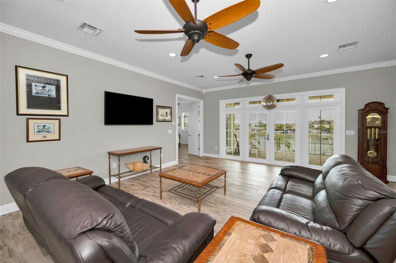 11325 5th Street E, Treasure Island, FL 33706 Photo