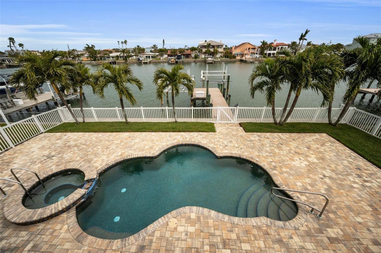 11325 5th Street E, Treasure Island, FL 33706 Photo