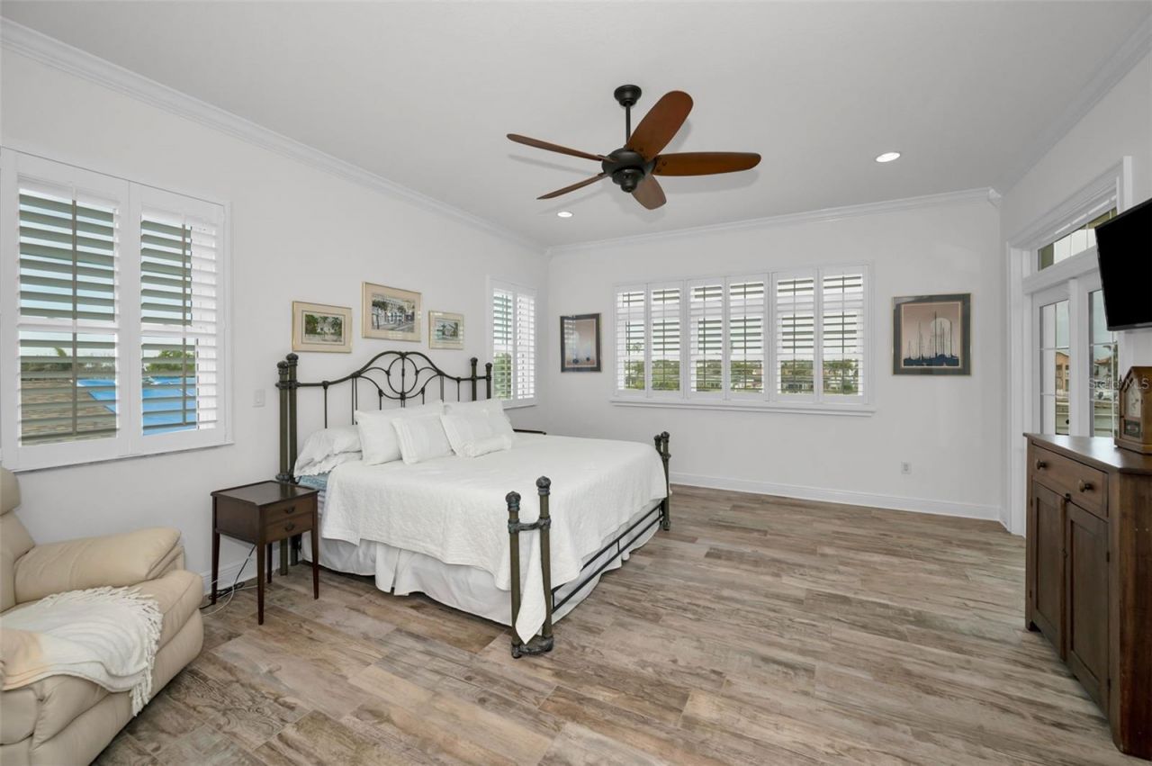 11325 5th Street E, Treasure Island, FL 33706 Photo