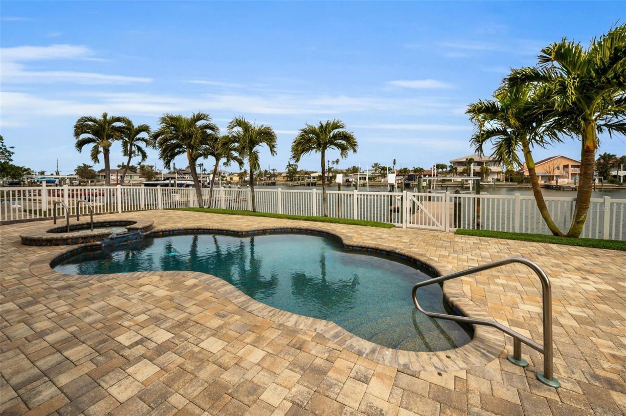 11325 5th Street E, Treasure Island, FL 33706 Photo