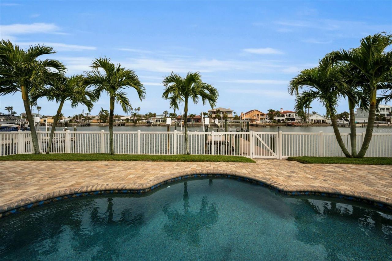 11325 5th Street E, Treasure Island, FL 33706 Photo
