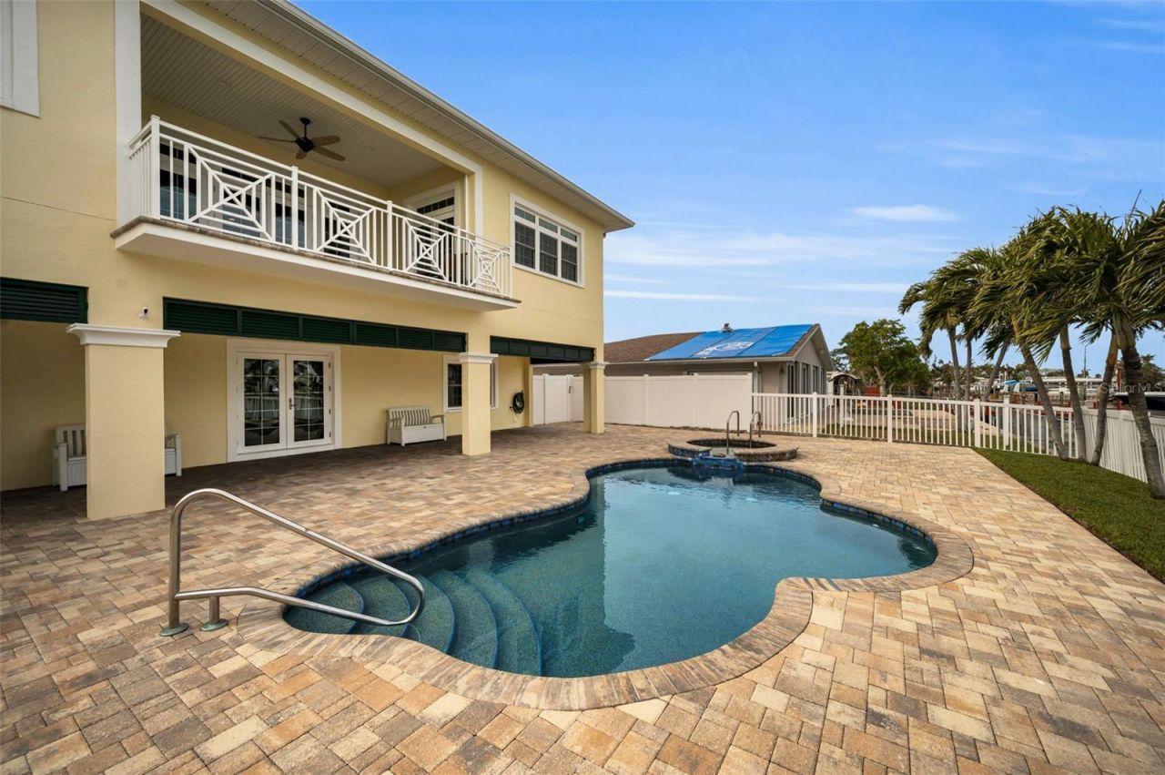 11325 5th Street E, Treasure Island, FL 33706 Photo