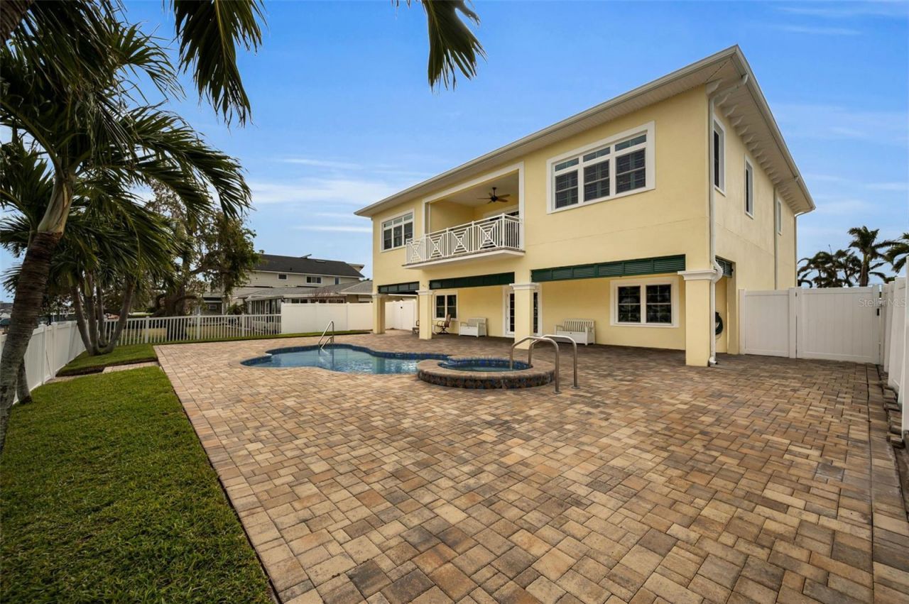 11325 5th Street E, Treasure Island, FL 33706 Photo