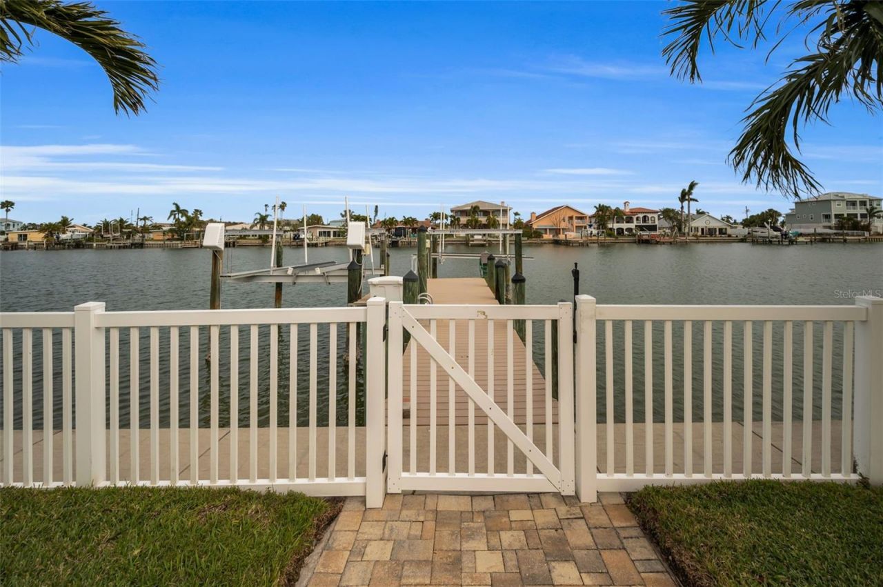 11325 5th Street E, Treasure Island, FL 33706 Photo
