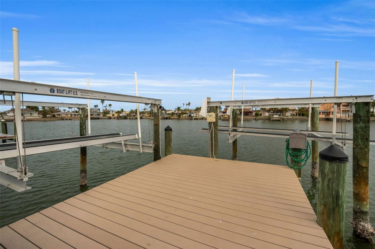 11325 5th Street E, Treasure Island, FL 33706 Photo