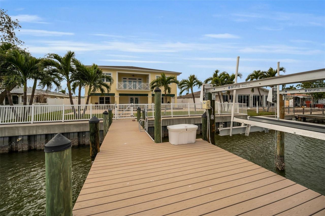 11325 5th Street E, Treasure Island, FL 33706 Photo