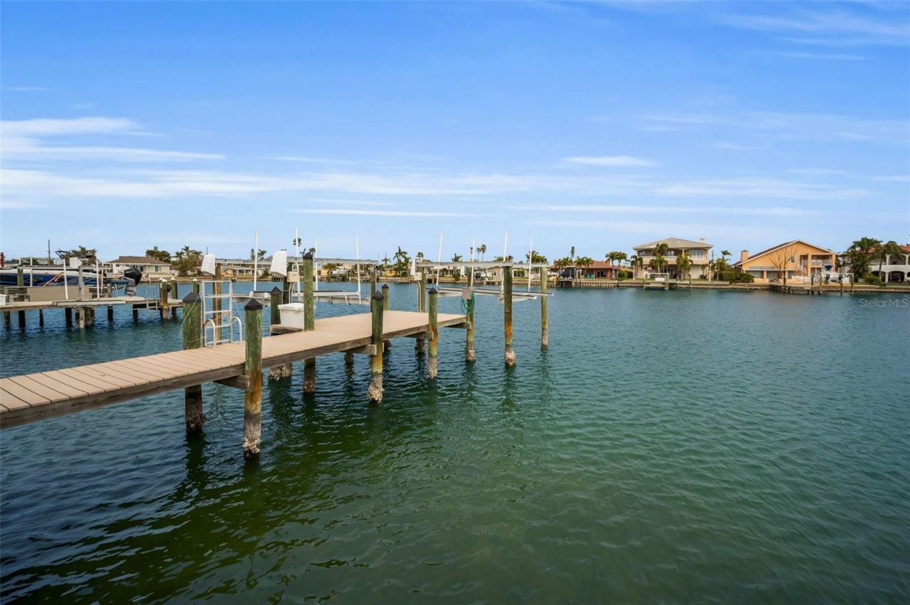 11325 5th Street E, Treasure Island, FL 33706 Photo